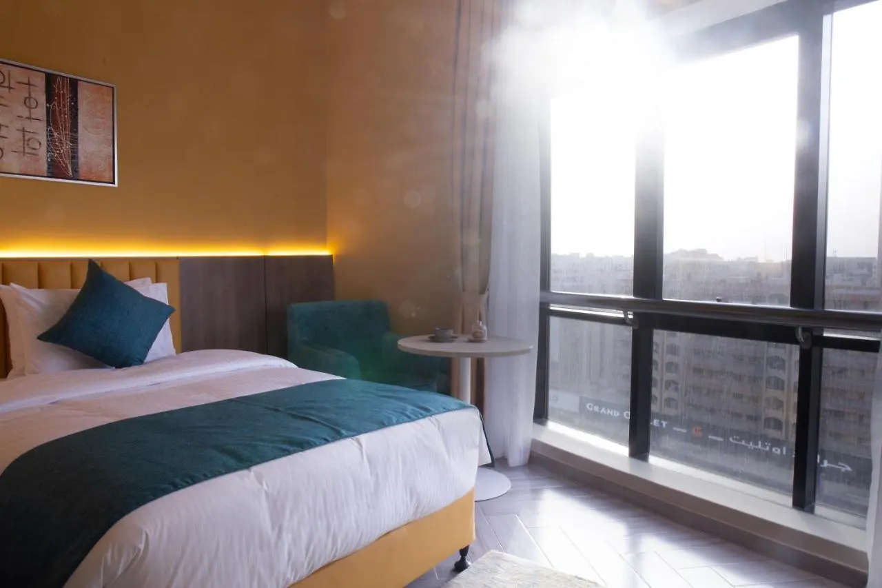 Six Seasons Hotel Dubai 3*,
